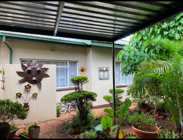 6 BEDROOM HOUSE FOR SALE IN KAMEELDORINGPARK